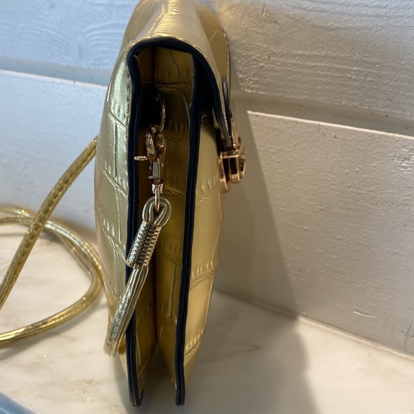 Gold Metallic Croc Embossed Faux Leather Mini Crossbody Bag EUC - Picture 8 of 9